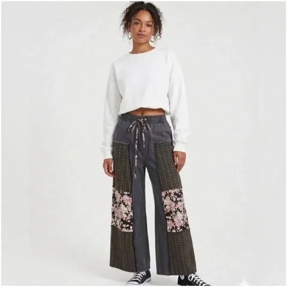 Boho Floral Patchwork Wide Leg Pants Size Small - Picture 2 of 8